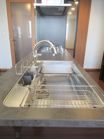 壁を取り払いオープンなキッチンに